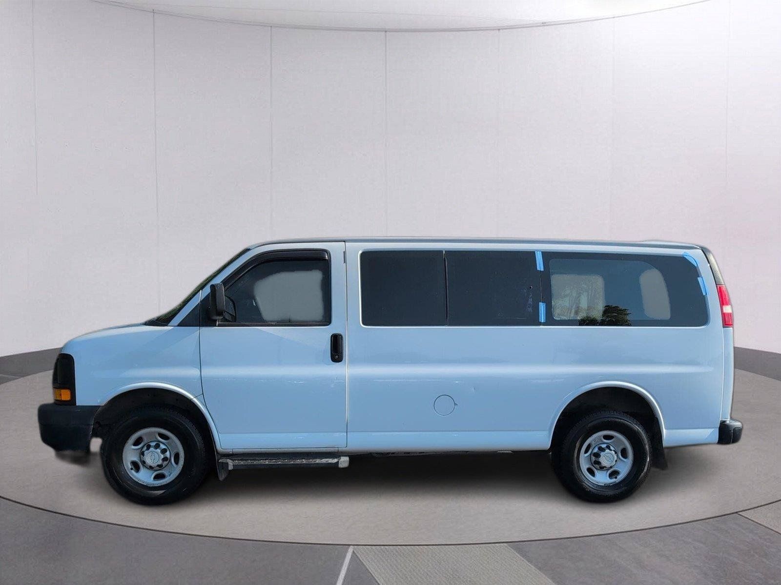 Used 2017 Chevrolet Express 2500 RWD image 2