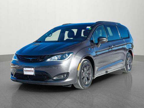 Used 2019 Chrysler Pacifica Limited w/ Advanced Safetytec Group image 3