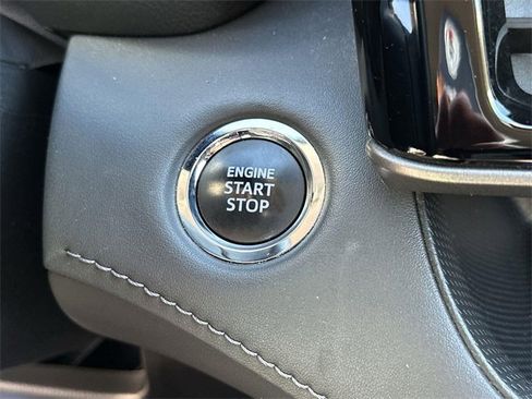 Used 2023 Toyota Highlander LE image 16