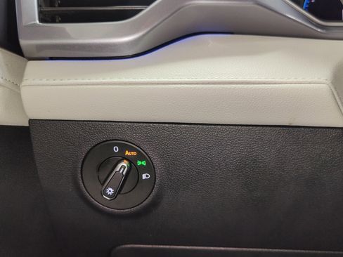 Used 2025 Volkswagen Taos SEL w/ Black Wheel Plus Package image 28