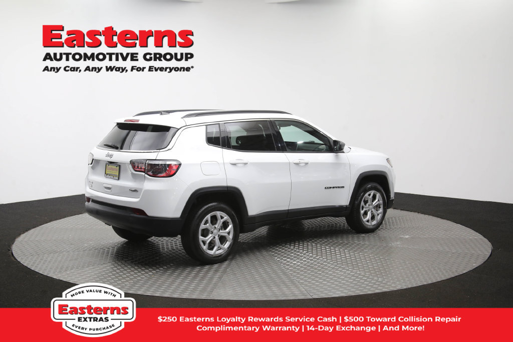 Used 2024 Jeep Compass Latitude AWD/4WD image 41