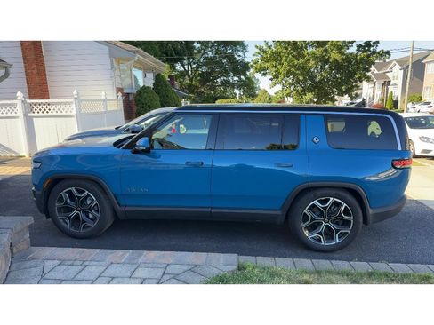 Used 2025 Rivian R1S Adventure AWD/4WD image 2
