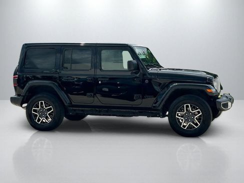 Used 2025 Jeep Wrangler Unlimited Sahara AWD/4WD image 4