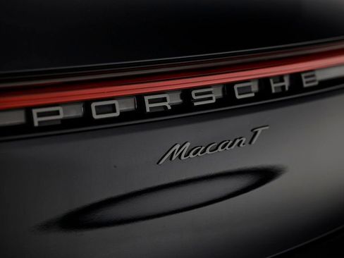 Used 2023 Porsche Macan Turbo image 15