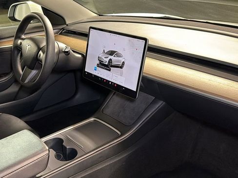 Used 2023 Tesla Model 3 Standard Range image 9