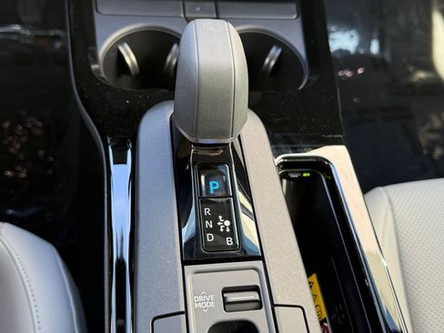 Used 2025 Toyota Prius Limited image 18