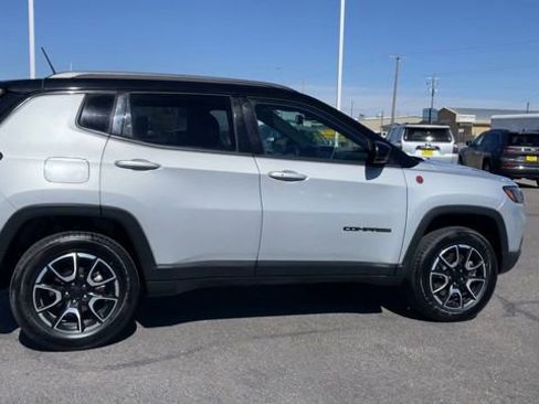 Used 2024 Jeep Compass Trailhawk image 2