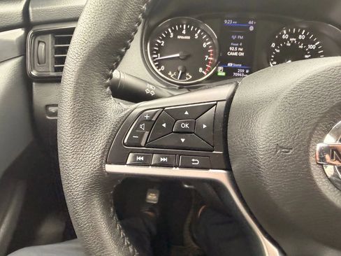 Used 2020 Nissan Rogue SV image 18