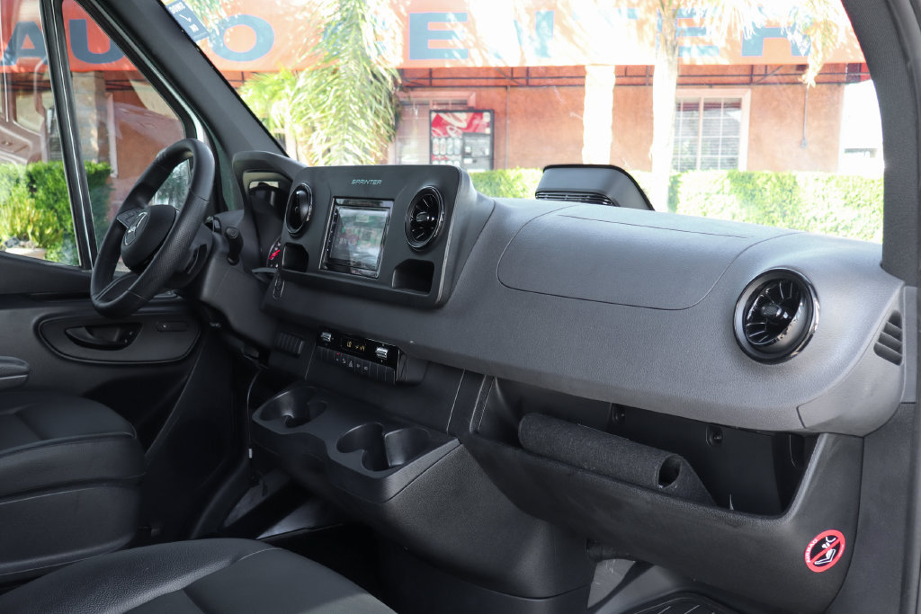Used 2025 Mercedes-Benz Sprinter 2500 image 36