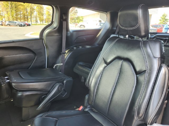 Used 2025 Chrysler Pacifica Select FWD image 31