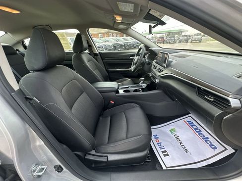 Used 2024 Nissan Altima 2.5 SV FWD image 23