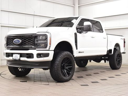 Used 2023 Ford F250 Lariat w/ Lariat Ultimate Package AWD/4WD image 3
