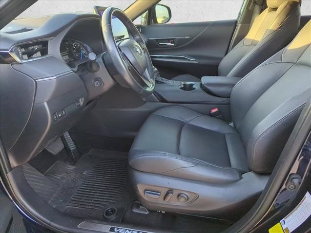 Certified 2023 Toyota Venza XLE AWD/4WD image 12