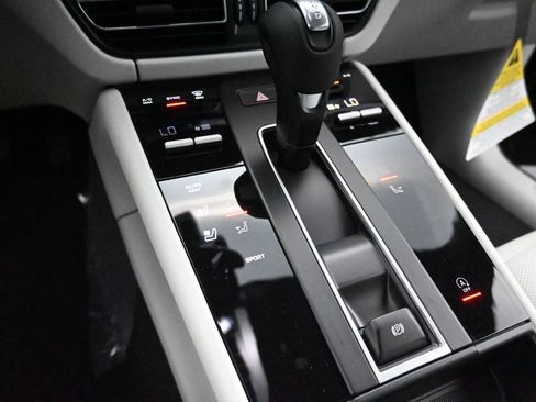 New 2025 Porsche Macan image 27