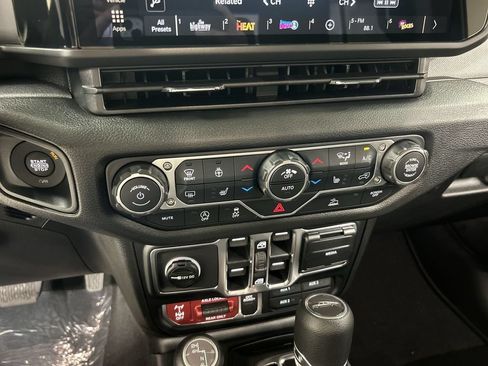 New 2026 Jeep Gladiator Sport AWD/4WD image 19