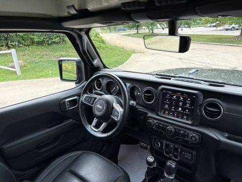 Used 2023 Jeep Wrangler Unlimited Sahara w/ Cold Weather Group AWD/4WD image 31