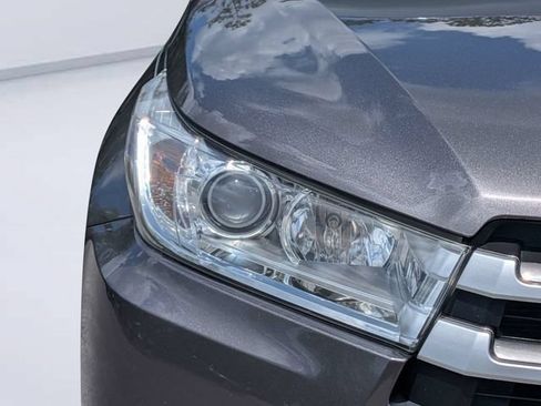 Used 2019 Toyota Highlander XLE FWD image 9