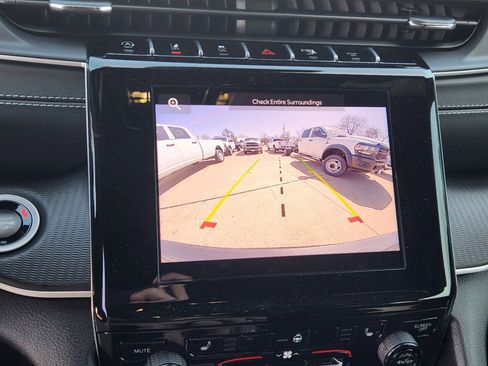 New 2025 Jeep Grand Cherokee L Laredo image 16