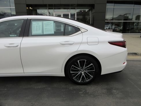 Used 2025 Lexus ES 350 w/ Premium Package image 4
