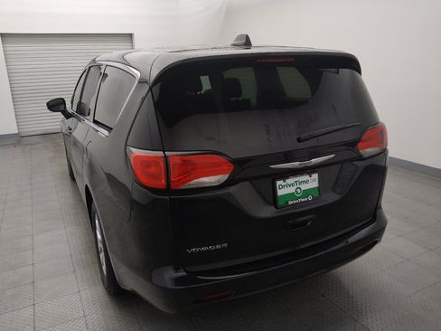 Used 2023 Chrysler Voyager LX FWD image 6