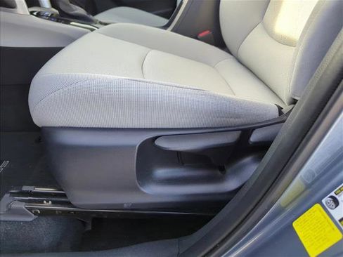 Used 2022 Toyota Corolla Cross L image 13