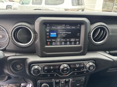 Used 2019 Jeep Wrangler Unlimited Sahara w/ LED Lighting Group AWD/4WD image 25