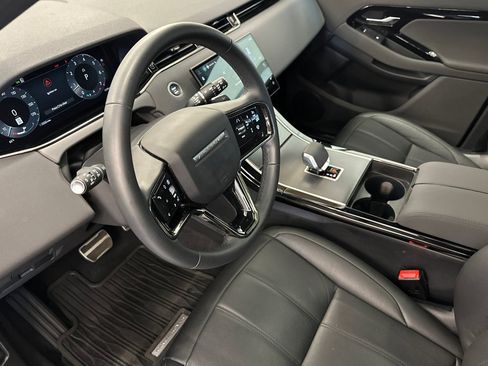 Used 2025 Land Rover Range Rover Evoque Dynamic SE image 5