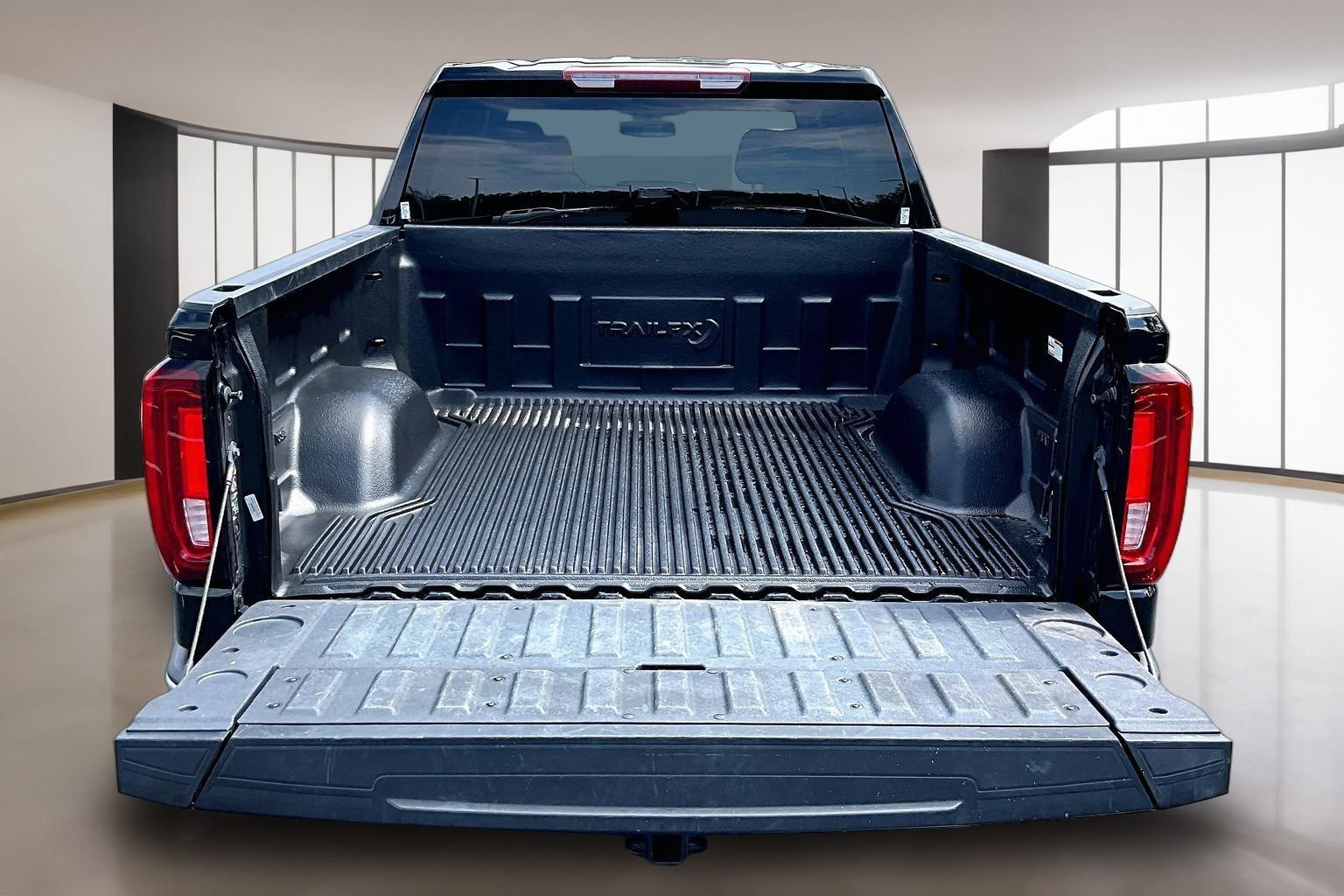 Used 2025 GMC Sierra 1500 SLT RWD image 8