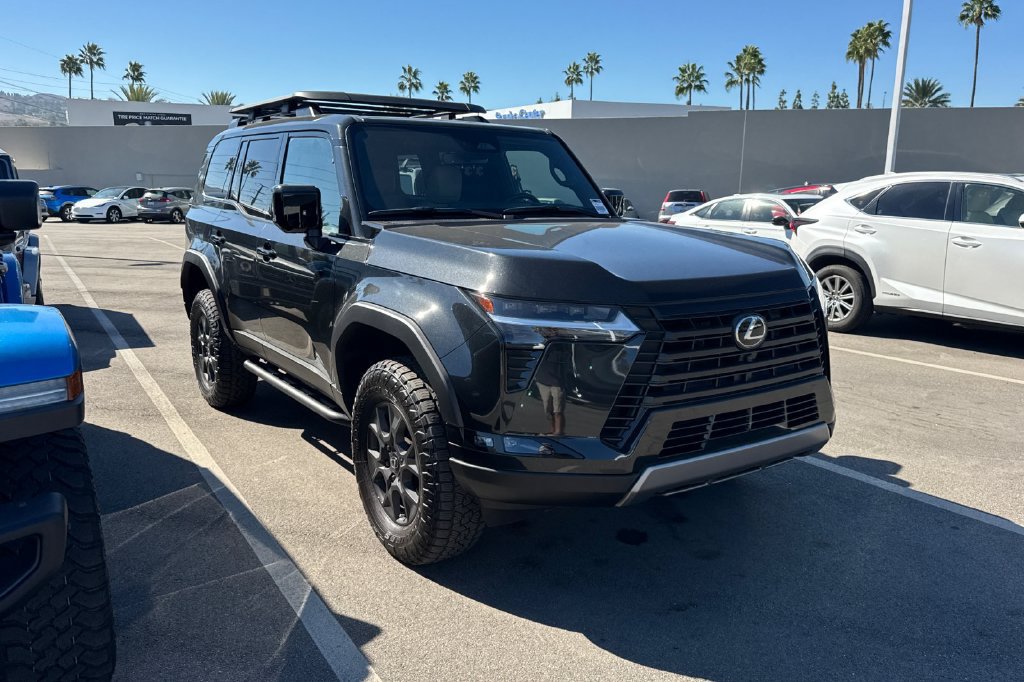 Used 2025 Lexus GX 550 w/ Accessory Package (32) AWD/4WD image 2