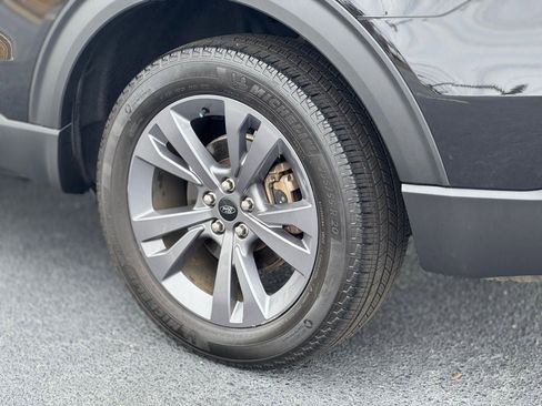 Certified 2022 Ford Explorer XLT w/ Equipment Group 202A image 7