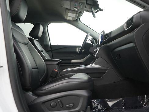 Used 2023 Ford Explorer Limited image 11
