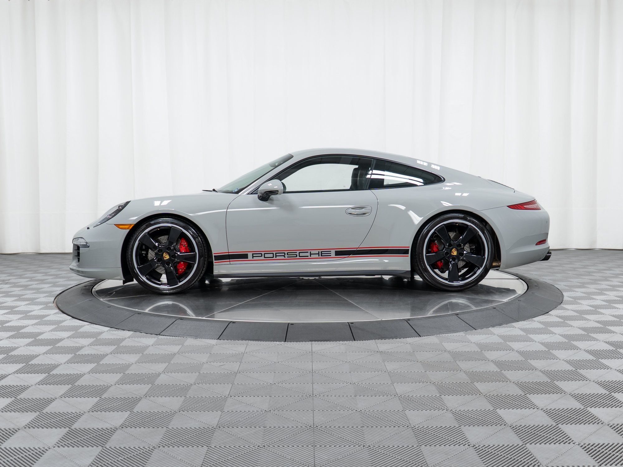 Certified 2016 Porsche 911 Carrera GTS RWD image 2
