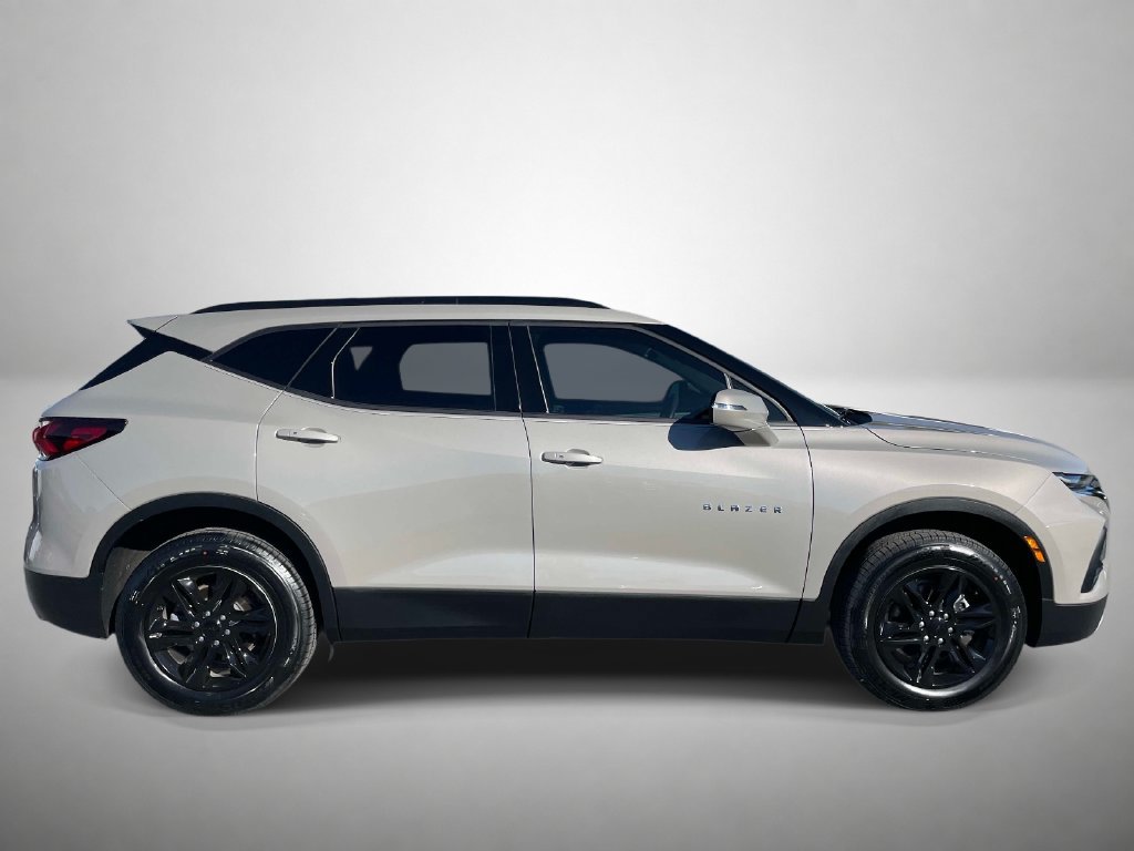 Used 2021 Chevrolet Blazer LT FWD image 2
