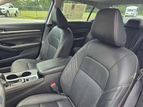 Used 2023 Nissan Altima 2.0 SR FWD image 13
