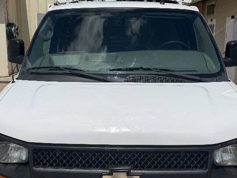 Used 2015 Chevrolet Express 2500 RWD image 14