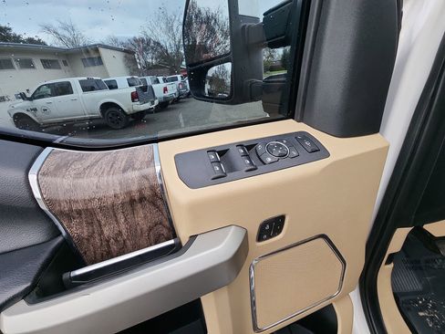 Used 2019 Ford F250 Lariat w/ Lariat Ultimate Package image 15