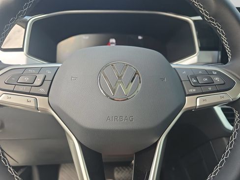 New 2026 Volkswagen Taos SE FWD image 17