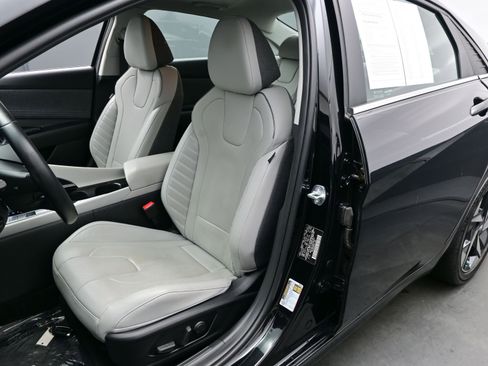 Used 2023 Hyundai Elantra Limited image 11