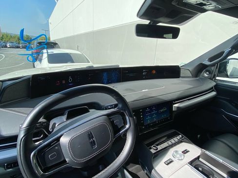 Used 2025 Lincoln Navigator L Reserve w/ Jet Appearance Package AWD/4WD image 9