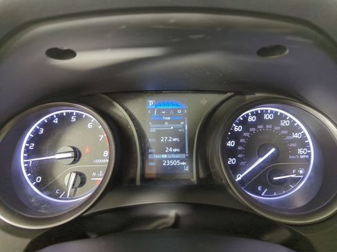 Used 2024 Toyota Camry SE image 12