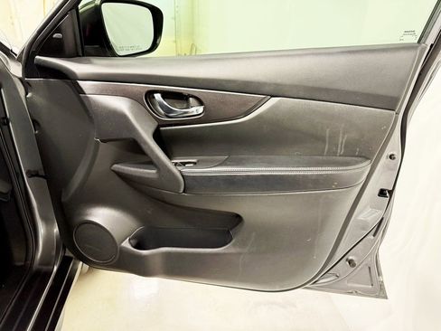 Used 2018 Nissan Rogue S image 35