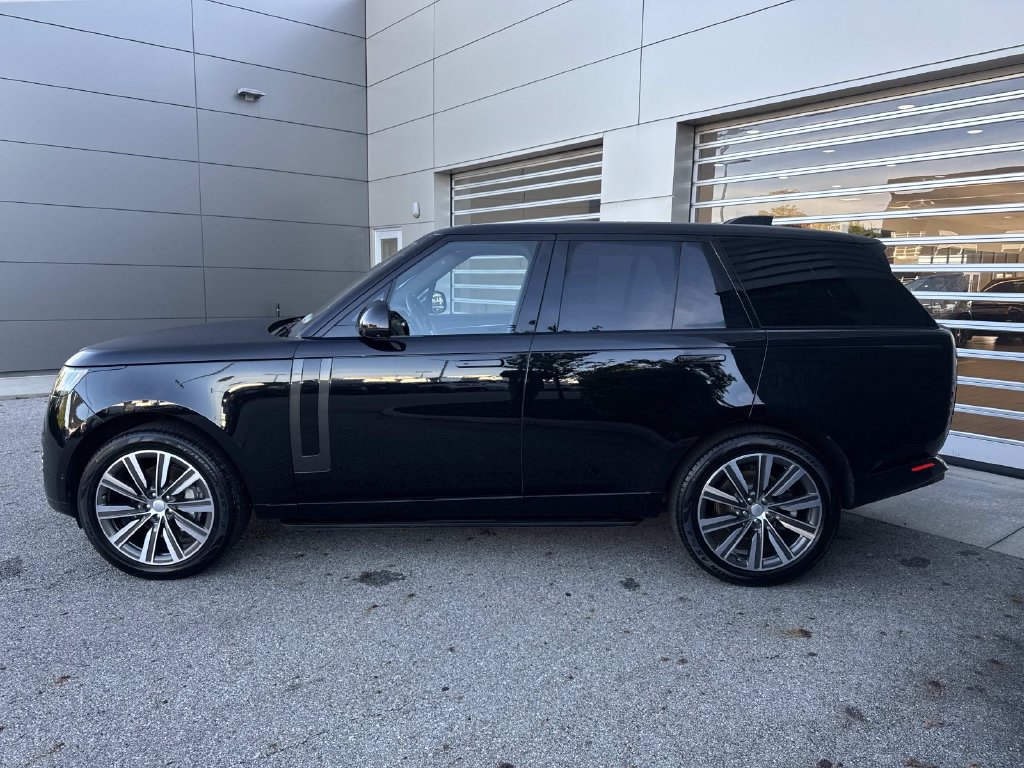 Certified 2023 Land Rover Range Rover SE AWD/4WD image 4