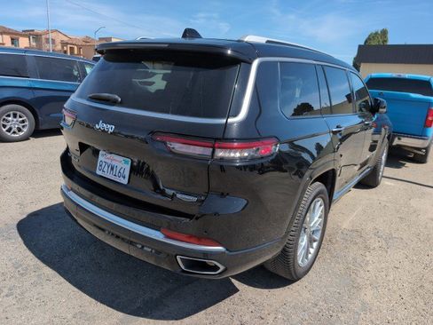 Used 2022 Jeep Grand Cherokee L Summit w/ Luxury Tech Group V image 3