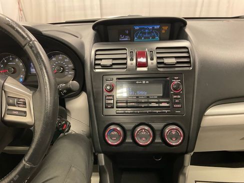 Used 2014 Subaru Forester 2.5i Limited image 23