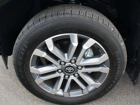 Used 2025 Toyota 4Runner Limited image 27