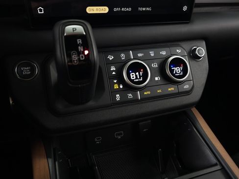 Used 2024 Land Rover Defender 130 X image 39