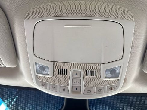 Used 2019 Ford Edge Titanium image 34