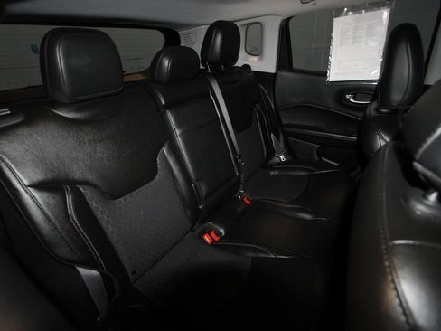 Used 2019 Jeep Compass Latitude FWD image 21
