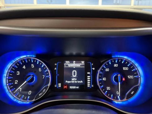 Used 2021 Chrysler Voyager L FWD image 22