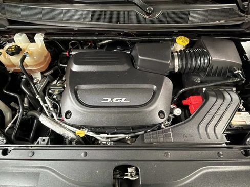Used 2017 Chrysler Pacifica Touring-L FWD image 23
